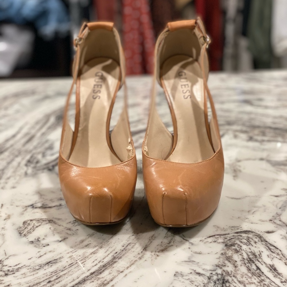 Guess Pumps